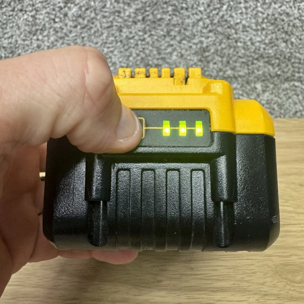 DEWALT DCB206 20V MAX XR 6Ah Lithium Ion Battery Type 2 Tested & Working